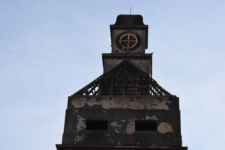 Przed weekendem wieżyczka w dawnej fabryce nici Odra jeszcze była.