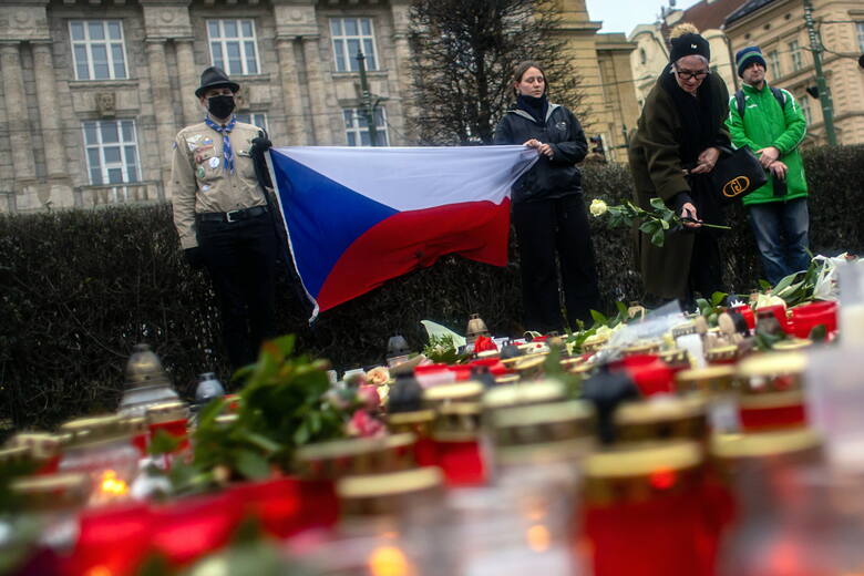 Czechy wciąż przeżywają masakrę na Uniwersytecie. 23 grudnia to tam żałoba