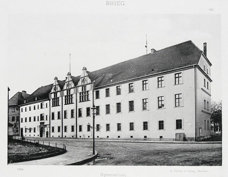 Tak wyglądało niegdyś gimnazjum piastowskie, w którym będzie się mieściło Muzeum Dziedzictwa i Kultury Kresów.