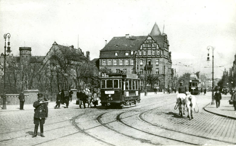 Tak w 1919 roku wyglądał zbieg Świętego Marcina i ulicy Dworcowej.