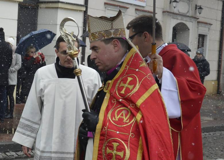 Adoracja relikwii patronki diecezji łowickiej (Zdjęcia)