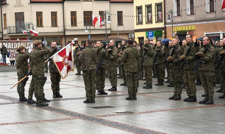Na Rynku w Trzebini odbyła się uroczysta przysięga żołnierzy 11 Małopolskiej Brygady Obrony Terytorialnej