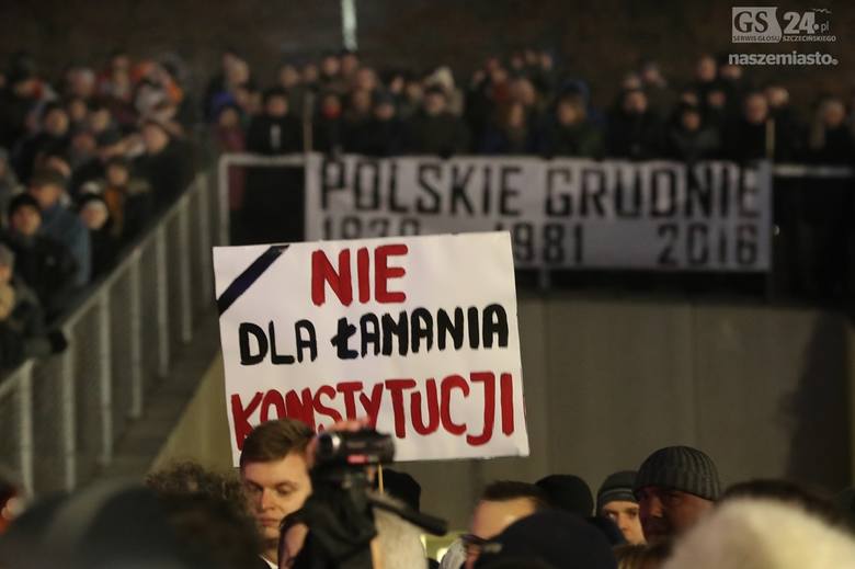 Pierwszy strajk obywateli na placu Solidarności w Szczecinie