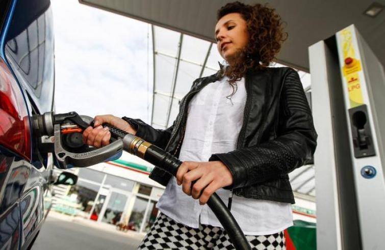 Ceny paliw będą spadać