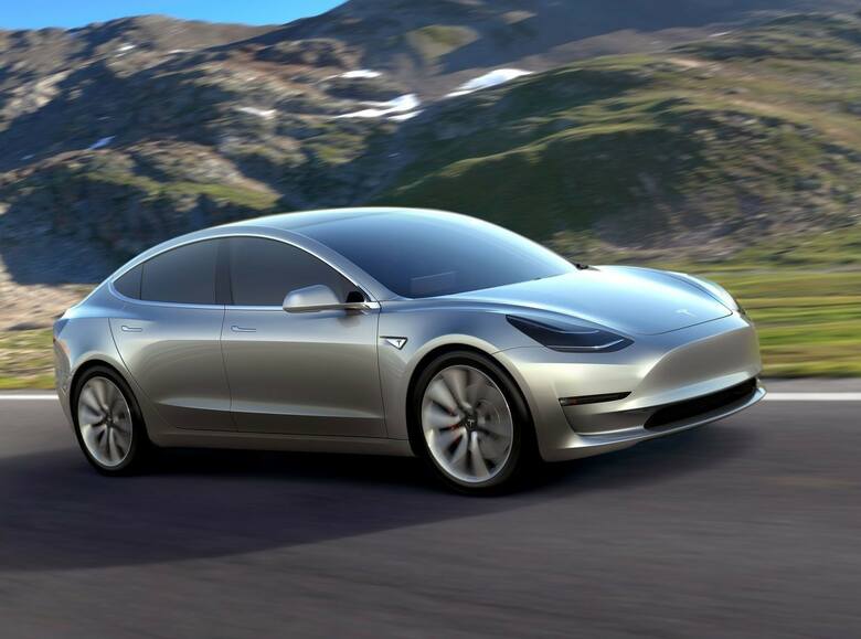 Tesla Model 3 to samochód elektryczny, który wprowadza do świata Tesli i elektryków. Może mieć czasem problemy z jakością (nie każdy model), ale ma świetne