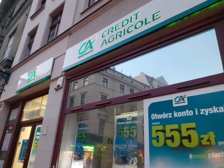 Tej placówki banku Credit Agricole przy ul. Szerokiej w Toruniu już nie ma. Jest natomiast sprawa Łukasza M., jej byłego pracownika. Przyznał się w sądzie