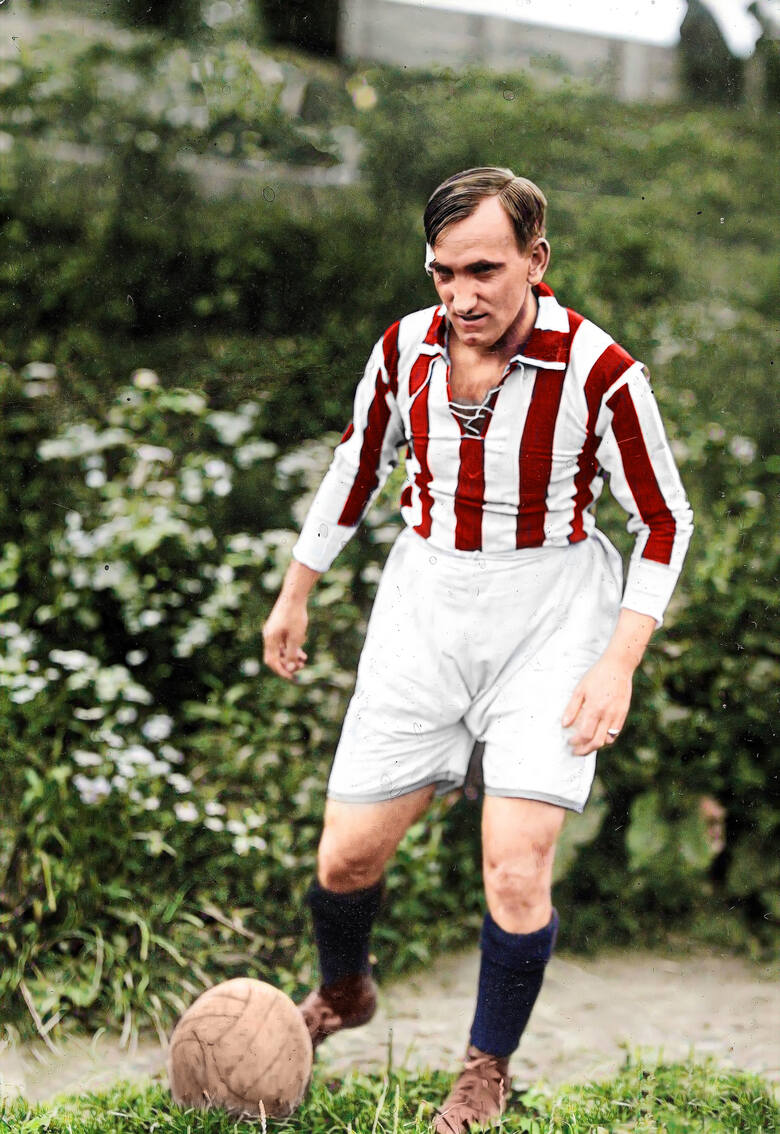 Józef Kałuża piłkarzem Cracovii był przez 18 lat (1912-1930). Zagrał w 408 meczach, strzelił 465 bramek