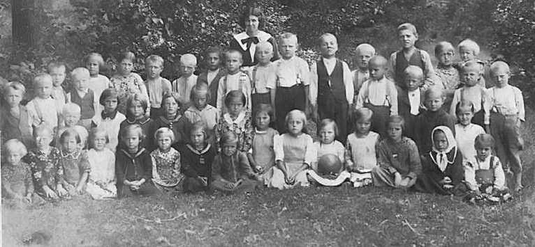 Półkolonia w Słońsku 1937 r. dla dzieci polskich, których rodzice pracowali przy żniwach