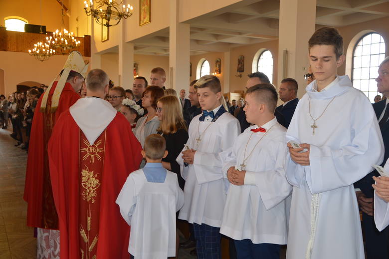 Bierzmowanie młodzieży z parafii Chrystusa Dobrego Pastrzerza w Łowiczu [ZDJĘCIA]