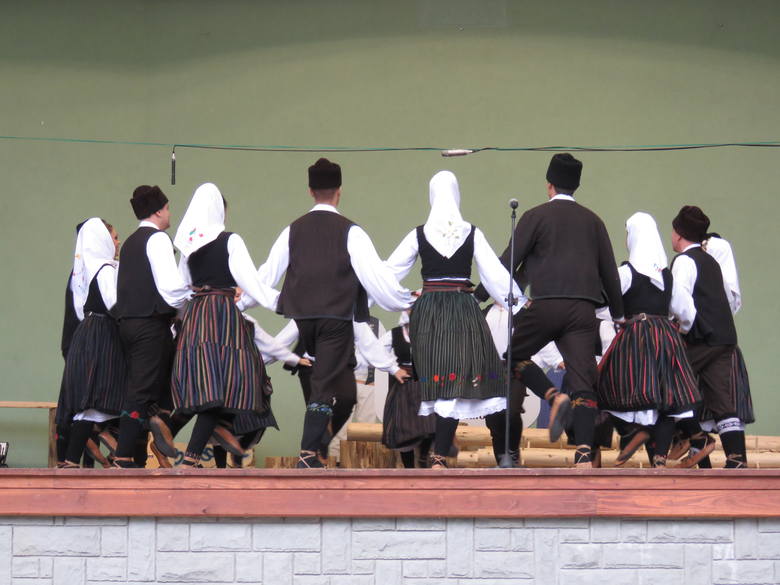 Koncertują, bawią się i poznają tradycje. Trwa największe święto folkloru w regionie [WIDEO]