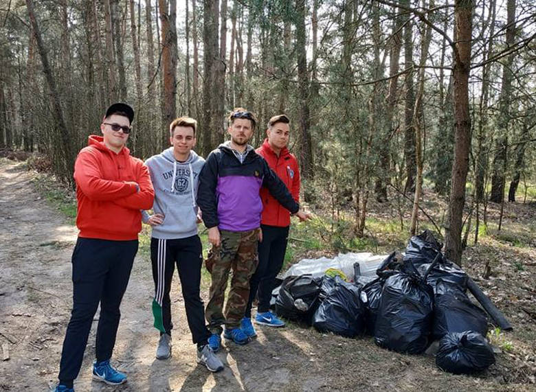 Grupa Łączy nas Łowicz włączyła się do akcji Trash Challenge [ZDJĘCIA]