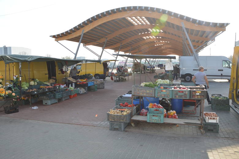 Wiata handlowa na targu w Łowiczu została oddana do użytku. Wykonawcę ukarano finansowo