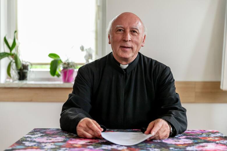 Jezuita o. Aleksander Jacyniak jest proboszczem parafii św. Stanisława Kostki na osiedlu Dolina Cisów w Wasilkowie