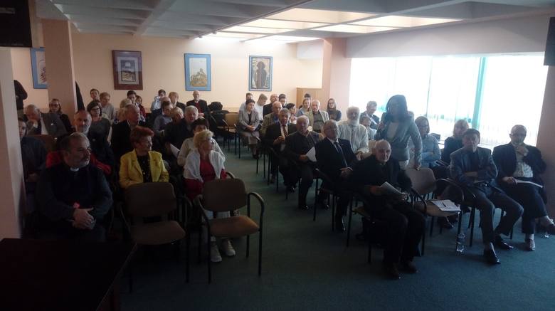 Słuchacze podczas konferencji w Wojewódzkiej i Miejskiej Bibliotece Publicznej im. Cypriana Norwida w Zielonej Górze