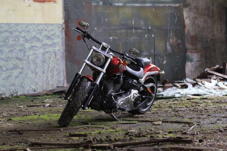 Testujemy: Harley-Davidson Breakout - Brudny Harry (foto, film)