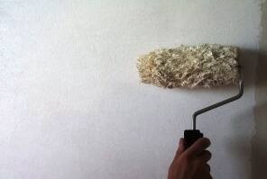Gruntowanie ścian przed malowaniem