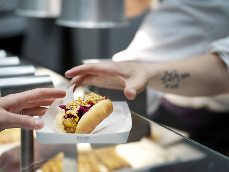Wegańskie hot-dogi na stacjach Orlen i w sklepach IKEA