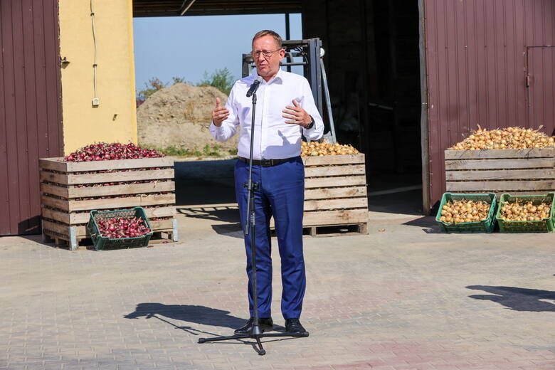 Minister rolnictwa Robert Telus zadeklarował, że po 15 września nie będzie importu ukraińskiego zboża do Polski.