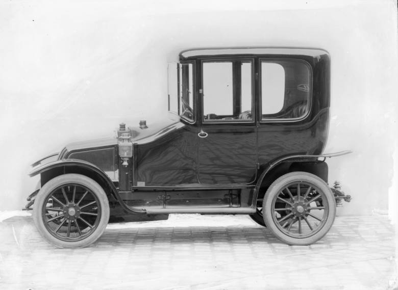 Renault Type AX z zabudową - 1913 r. Fot: Renault