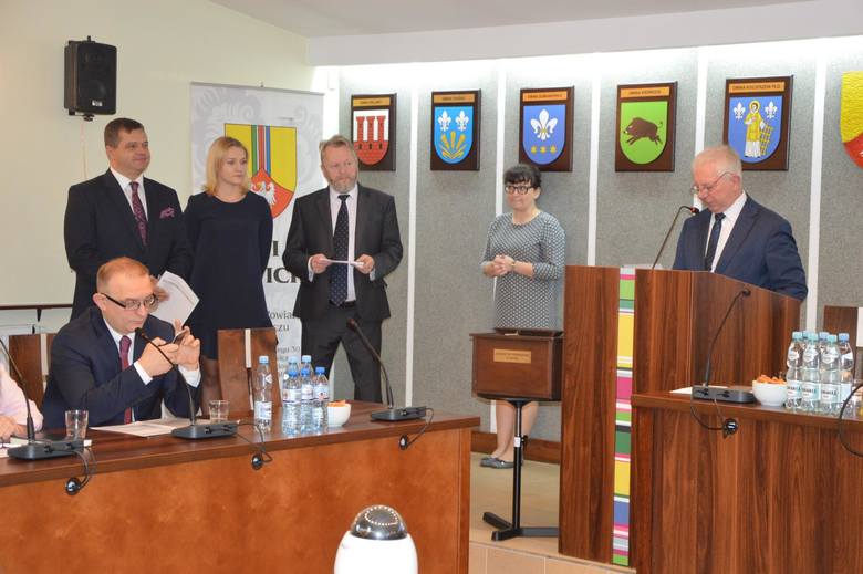 Koalicja PiS z Kukiz'15 rządzi w Starostwie Powiatowym w Łowiczu [ZDJĘCIA]