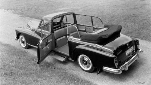 Fot. Mercedes-Benz: Mercedes-Benz 300d Landaulet z 1960 roku.
