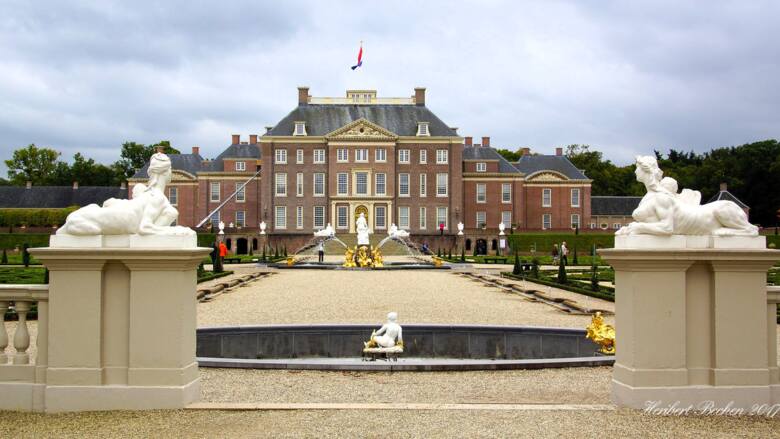 Fasada pałacu Het Loo w miejscowości Apeldoorm w Holandii
