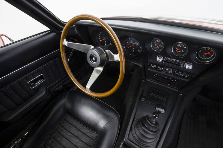 Opel GT Pierwszy Opel GT opuścił taśmę montażową w 1968 roku jako wczesny przykład francusko-niemieckiej kooperacji. Do współpracy zaproszono sprawdzone