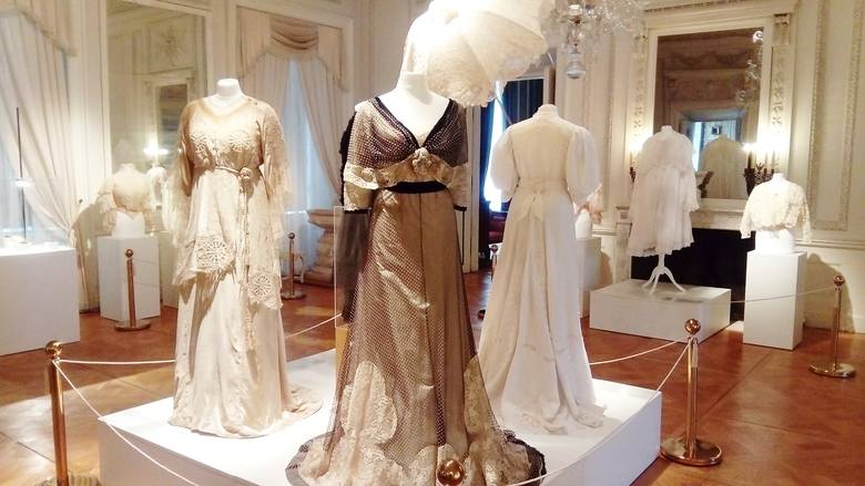 Suknie bogatych dam można oglądać w Muzeum w Nieborowie 