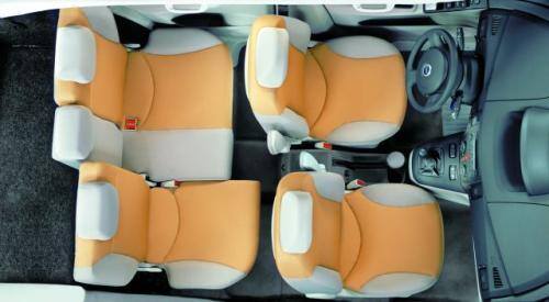 Fot. Fiat: Tylne, indywidualne fotele Fiata można przesuwać wzdłuż nadwozia, a ich środkową części – składać.