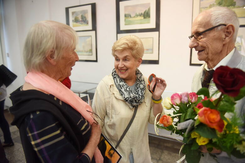 Z okazji 90. urodzin Janusz Skiba otworzył swoją nową wystawę pod hasłem  „Fotosynteza” . Możemy ją oglądać do końca czerwca w wojewódzkiej bibliotece