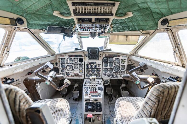 Wnętrze kokpitu samolotu