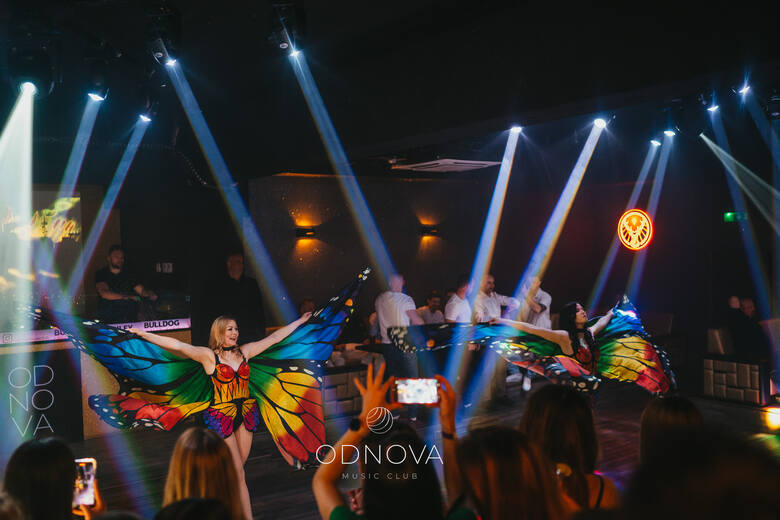 Taneczne show w klubie Odnova
