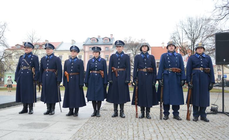Grupa Rekonstrukcji Historycznej III Okręgu Policji Państwowej - Komisariat w Radomiu podczas piątkowych uroczystości.
