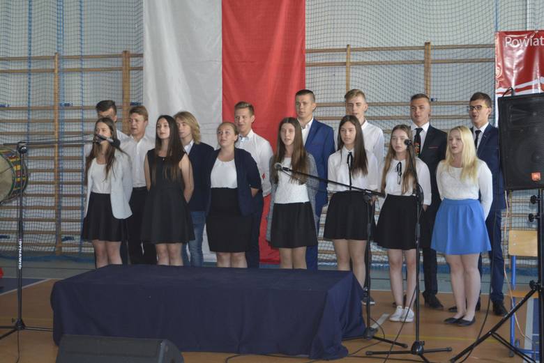 Powiatowy zespół piosenki patriotycznej w ZSP nr 3 w Łowiczu [Zdjęcia i wyniki]