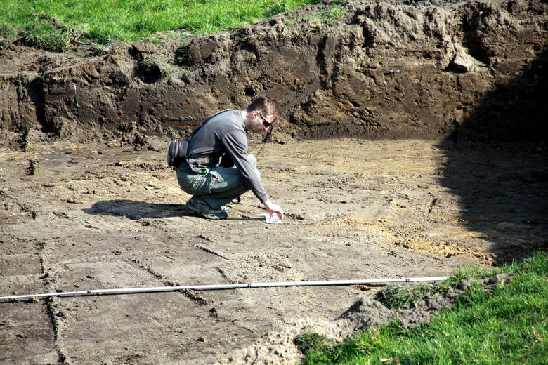 W poniedziałek na miejsce planowanej inwestycji wjechała koparka i archeolodzy prowadzili pierwsze badania