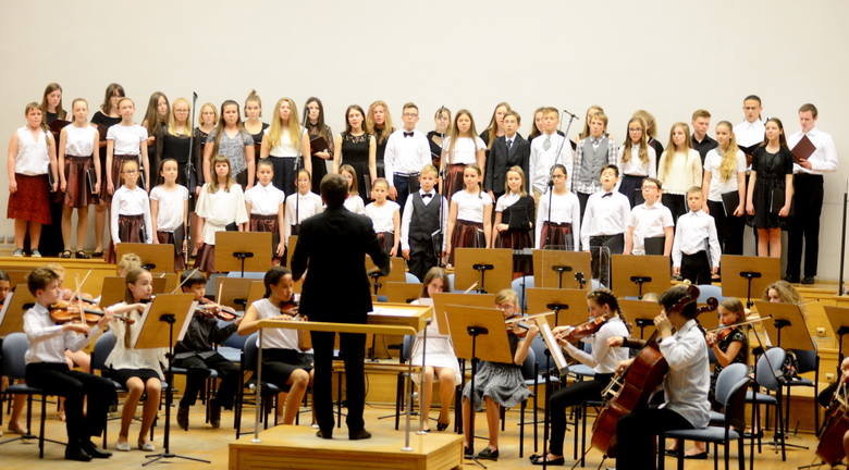 Koncert z okazji 57. rocznicy Wydarzeń Zielonogórskich. Młodzi muzycy i śpiewacy z Państwowej Szkoły Muzycznej I i II stopnia w Zielonej Górze pokazali się wyłącznie w utworach polskich kompozytorów.