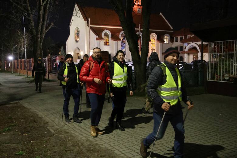 Ekstremalna Droga Krzyżowa po raz pierwszy wyruszyła z Kielc na Święty Krzyż. W sobotę rano jej uczestnicy dotrą do sanktuarium