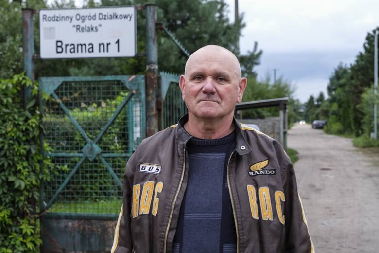 Pan Piotr mieszka nielegalnie na działce z żoną Galiną już trzynasty rok. Nie on jeden w ROD Relaks w Toruniu. Nie on jeden w kraju. Takich ludzi są tysiące...