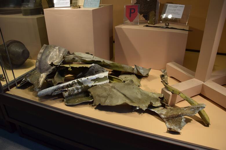 Szczątki maszyny z Wilczych Lasek wykopane na miejscu katastrofy do dziś sąeksponowane w szczecineckim muzeum