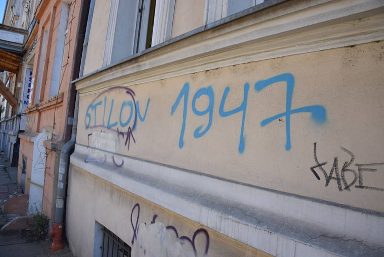 Jak graffiti Stilonu Gorzów wkurzyło radną. Na murach są też napisy Stali