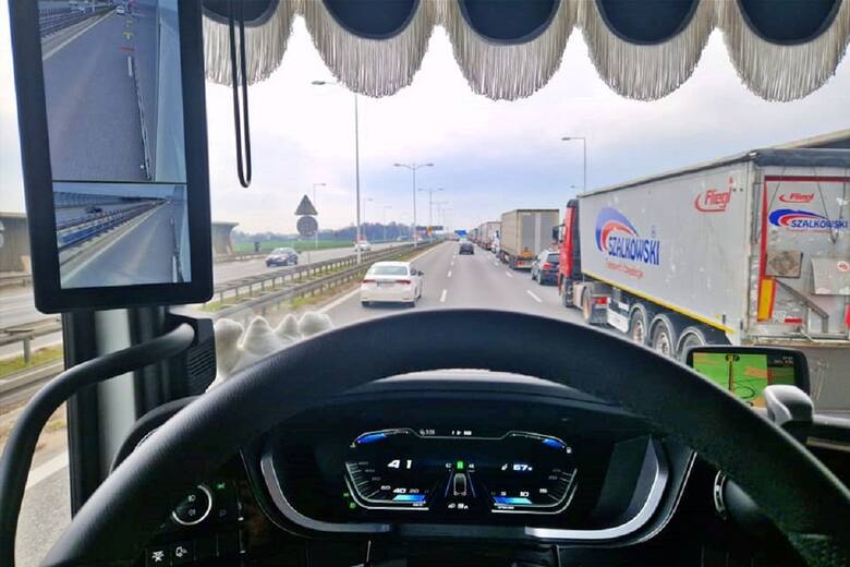 Widok z kabiny kierowcy i naszego czytelnika. Taki obraz jest na autostradzie A4 i AOW od samego rana.