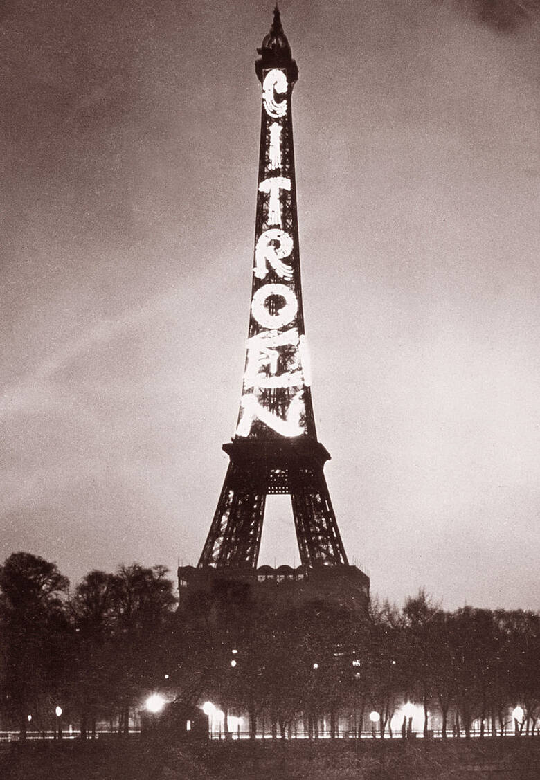 Reklama Citroëna na Wieży Eiffla w 1925 roku.