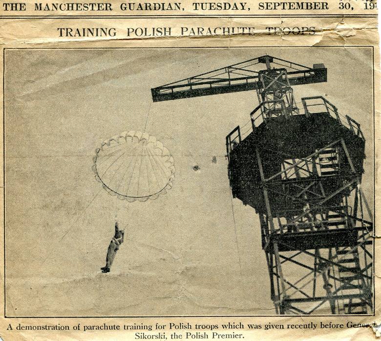 Wycinek z gazety przedstawiający trening polskich spadochroniarzy