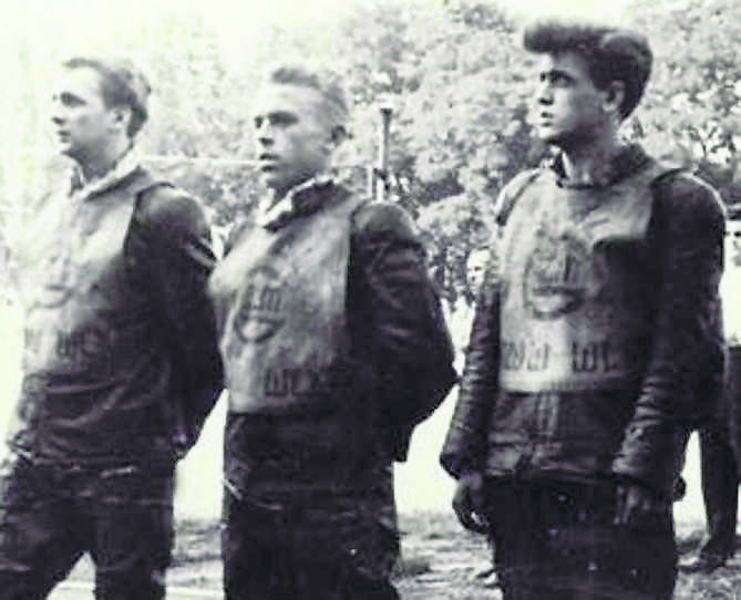 Przez wiele lata „Mundek” (w środku) był jednym z liderów Stali, z którą zdobył sześć medali w lidze, w tym złoty w 1969 r.<br /> 