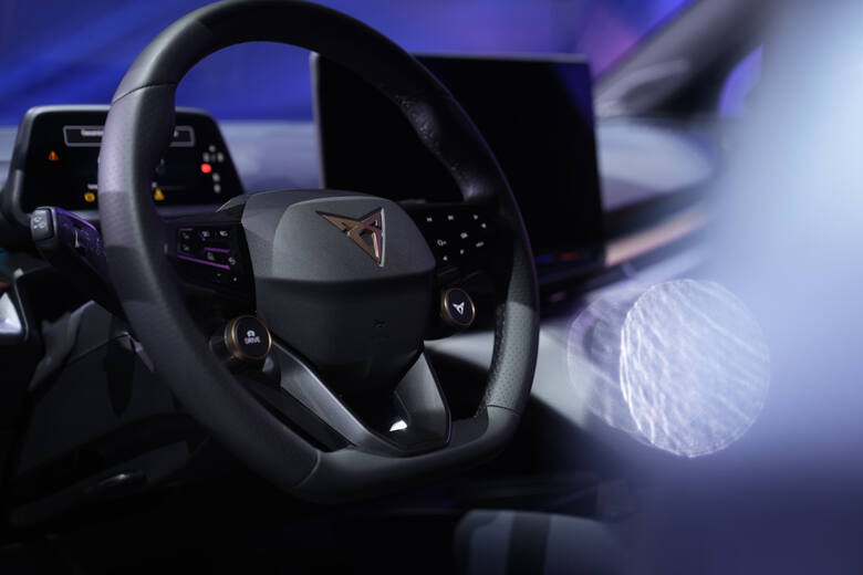 CUPRA Tavascan to nowy bezemisyjny model, który wywodzi się bezpośrednio z samochodu koncepcyjnego o tej samej nazwie, zaprezentowanego na salonie samochodowym