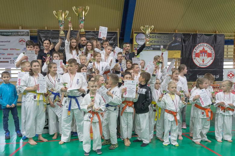 Ósma edycja Ogólnopolskiego Turnieju Karate Kyokushin odbyła się 14 kwietnia w Rawie Mazowieckiej. W turnieju uczestniczyli zawodnicy z RKKK Rawa i Akademii Gorila ze Skierniewic. Rawski klub zdobył rekordową liczbę 42 medali, a skierniewicki 10.