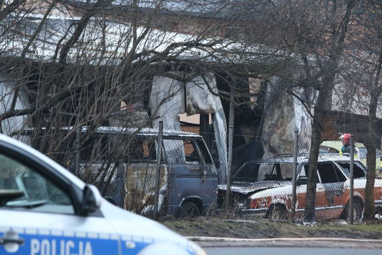 We wtorek, o godzinie 16.08, do Komendy Miejskiej Państwowej Straży Pożarnej w Katowicach dotarło zgłoszenie o pożarze warsztatu samochodowego przy ul. Armii Krajowej