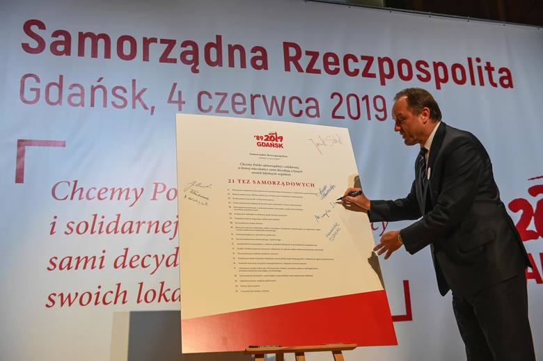 04.06.2019 Gdańsk. Debata i podpisanie 21 Tez Samorządowców dla Polski w Filharmonii Bałtyckiej