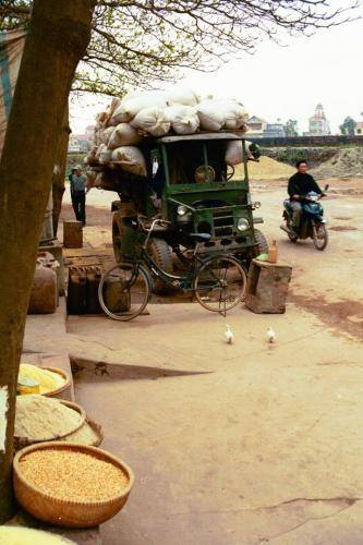 Fot. M. Kij: Na wsi pracują niezmordowane, proste ciągniki