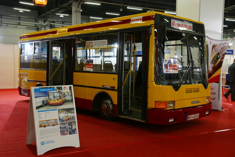 Wystawa zabytkowych autobusów w Targach Kielce z kultowym Ikarusem w roli głównej [WIDEO, ZDJĘCIA]